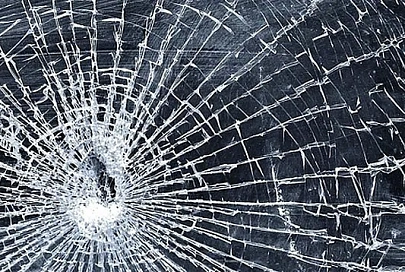 Туристический автобус обстреляли во Франции